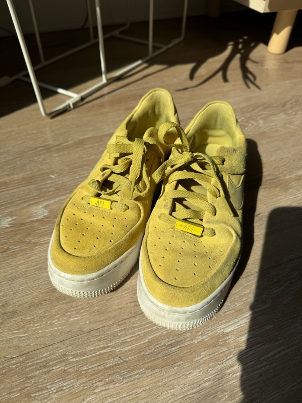 Nike AF1 sage bright Yellow Low-Top Sneaker